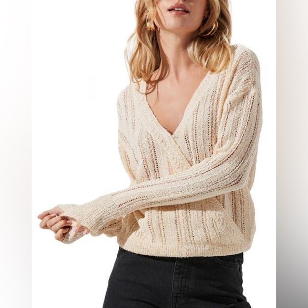 ASTR Cream Wrap Sweater Size Large